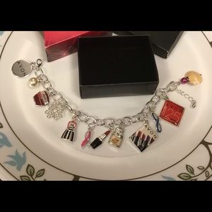 👑 Avon 125 Years Charm Bracelet